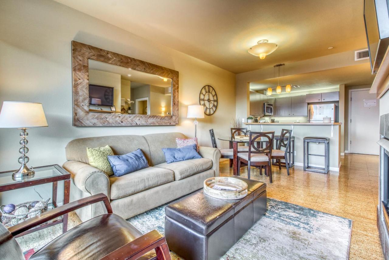 Chelan Resort Suites: Water Sunset Экстерьер фото