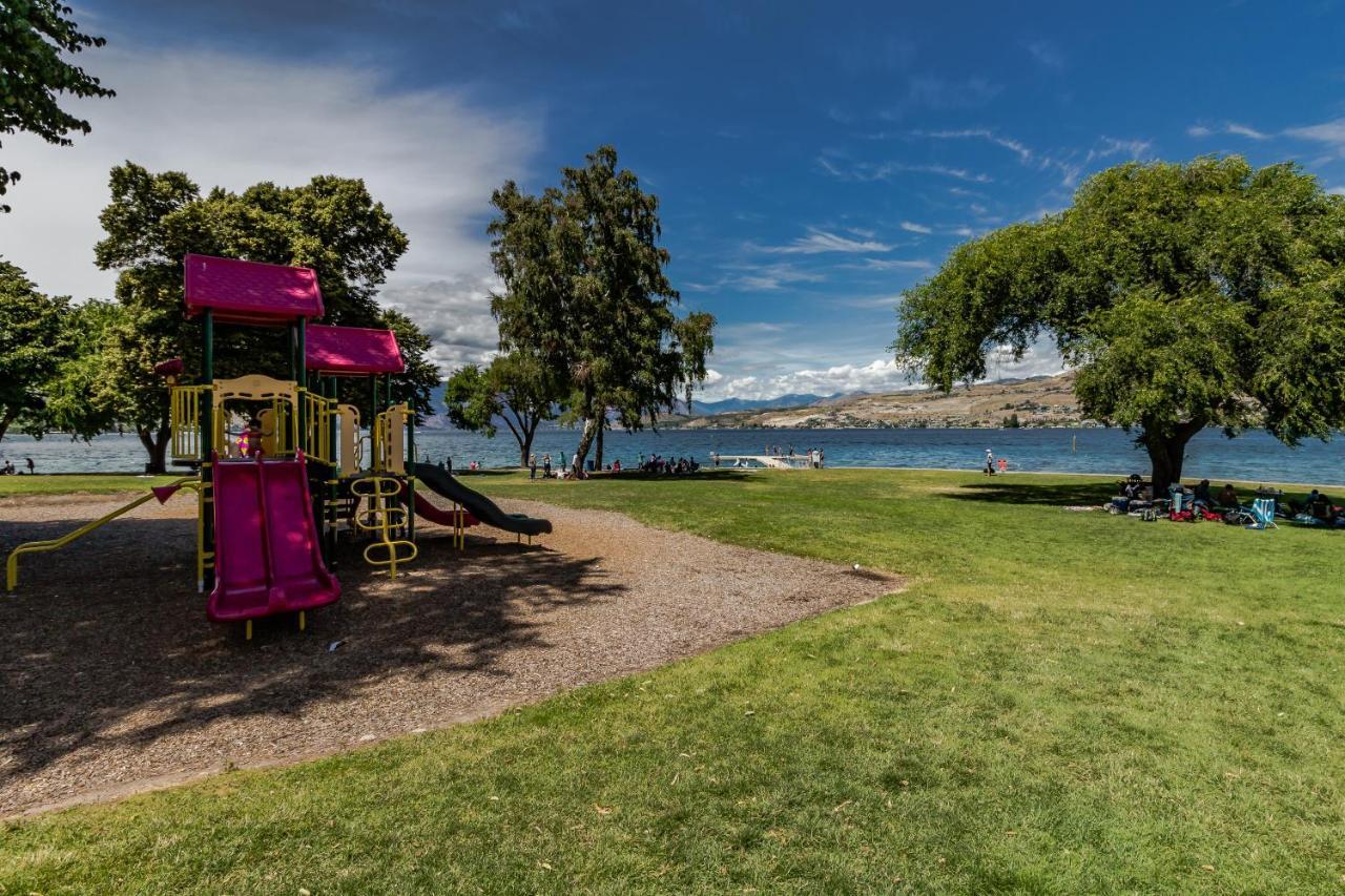 Chelan Resort Suites: Water Sunset Экстерьер фото