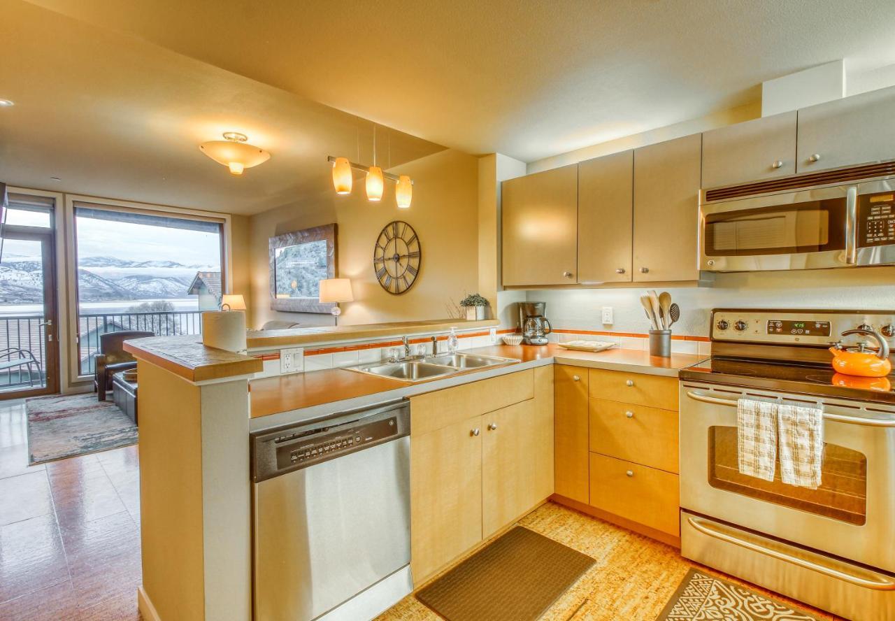 Chelan Resort Suites: Water Sunset Экстерьер фото